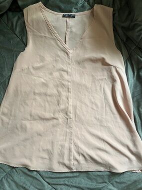 Vince Camuto Soft Blush V‑Neck Sleeveless Camisole